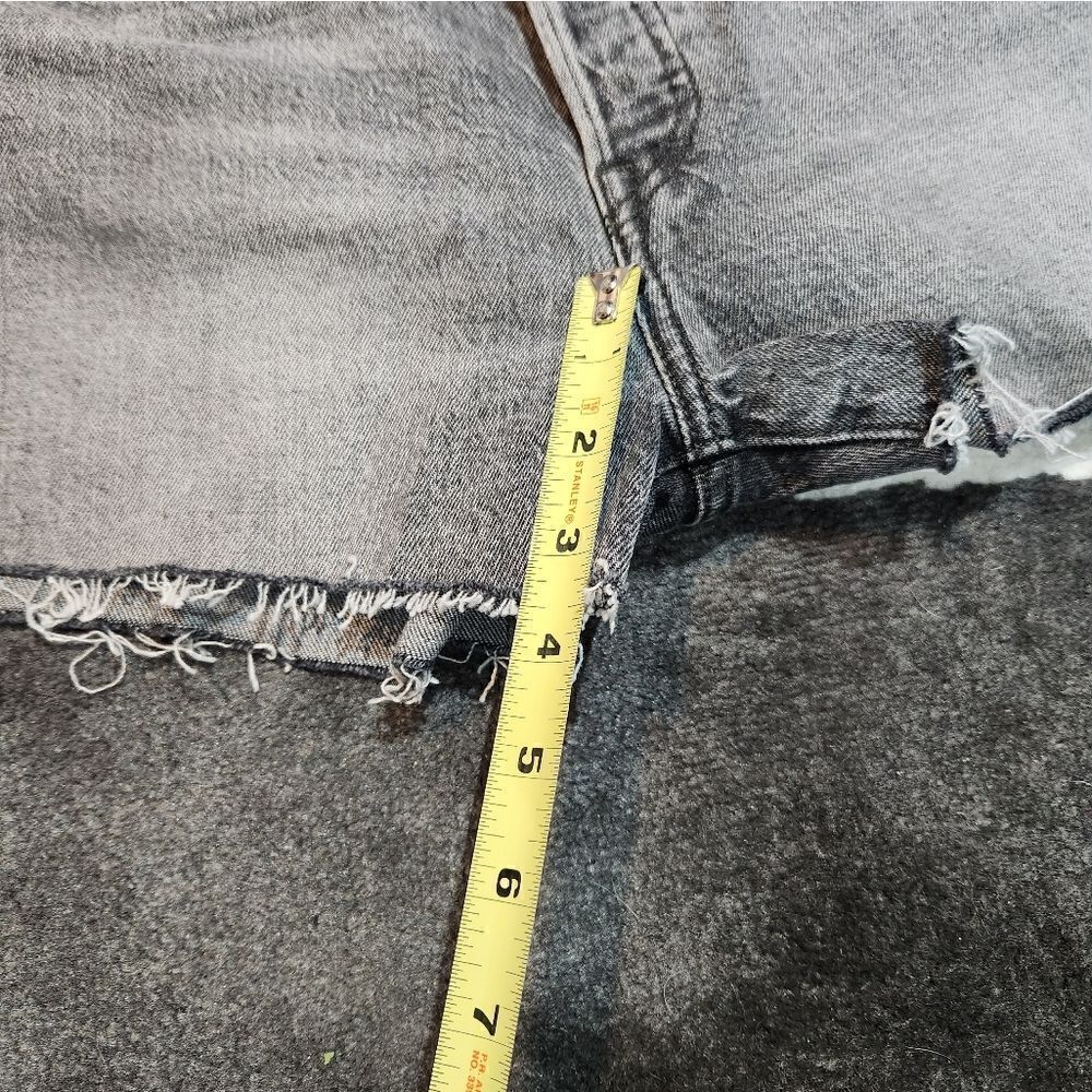 Levi's 501 Shorts - Picture 6 of 8